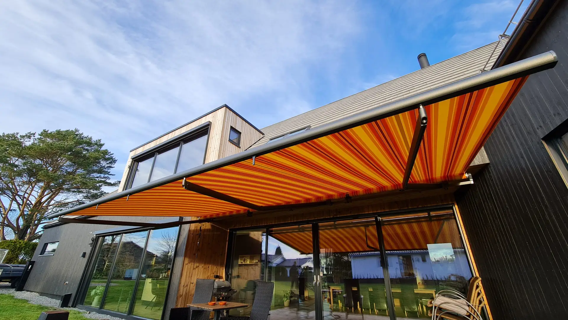 Terrassemarkise montert på hus